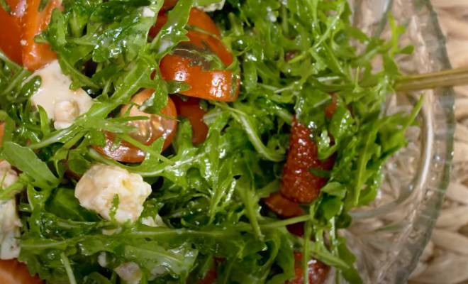 Салат с инжиром и сыром с плесенью — рецепт с фото пошагово