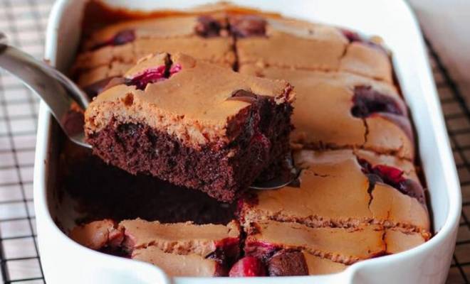Шоколадный пирог с вишней в духовке рецепт