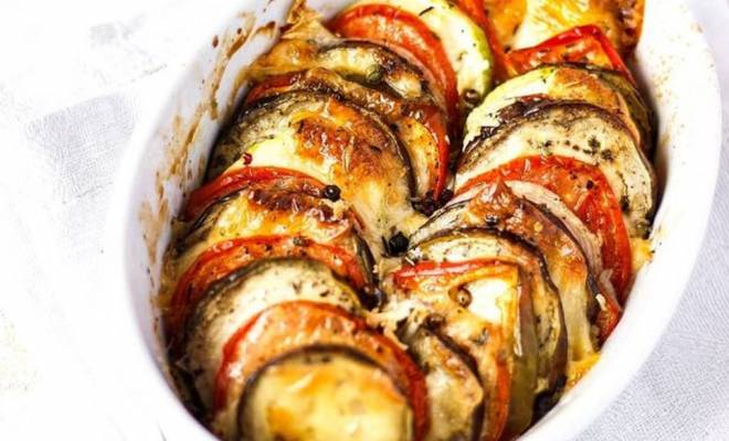 Запеченные баклажаны, кабачки и помидоры в духовке под сыром рецепт