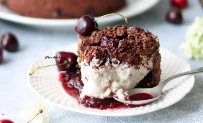 Шоколадный пирог с вишней и меренгой рецепт