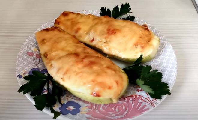 Фаршированные кабачки лодочки с сыром и помидорами рецепт