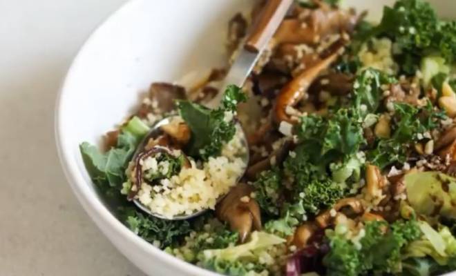 Салат с кус-кусом, грибами вешенками и зеленью рецепт