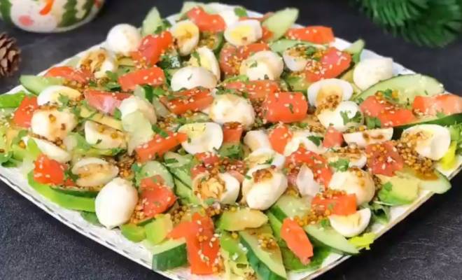 Салат с огурцом, авокадо, яйцом, сыром и красной рыбы рецепт