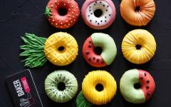 Цветные пончики на кефире без дрожжей в духовке