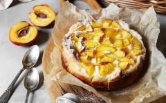 Пирог с персиками и заварным кремом в духовке
