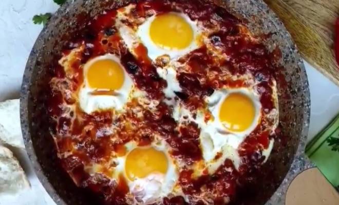 Шакшука с баклажанами и яйцом на сковороде по турецки рецепт