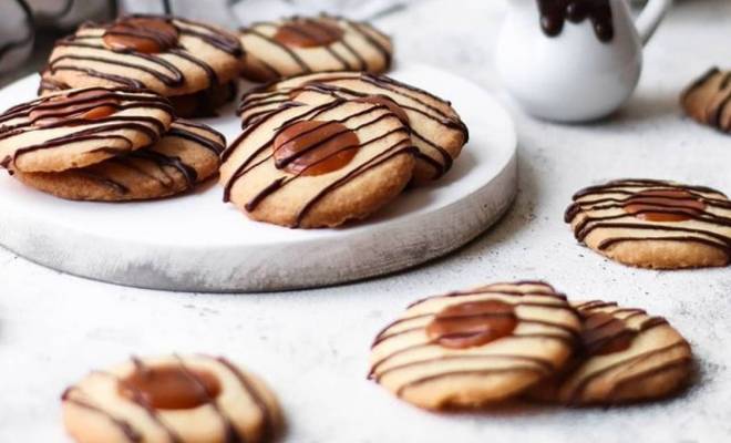 Вкусное печенье с карамелью и шоколадом в духовке рецепт