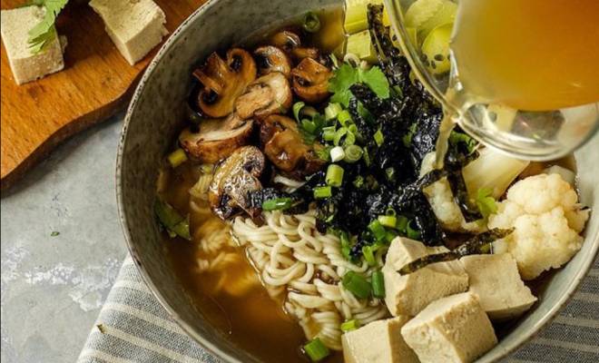 Мисосиру суп овощной с грибами, тофу, кабачком и пастой мисо рецепт
