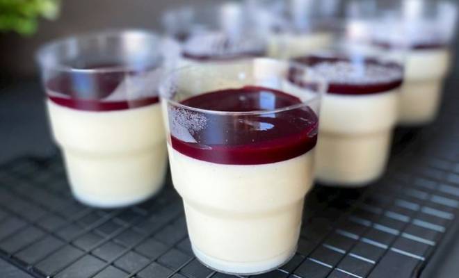 Панна Котта со сливками и молоком с ягодным конфи рецепт