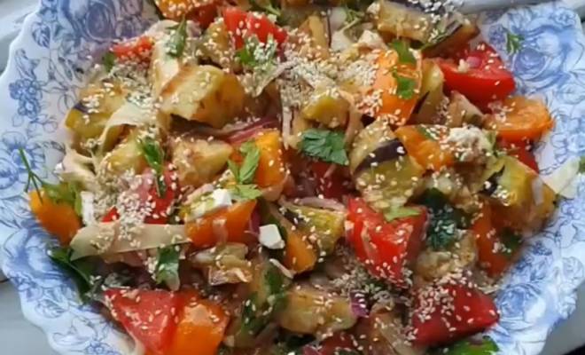 Теплый салат с баклажанами и помидорами рецепт