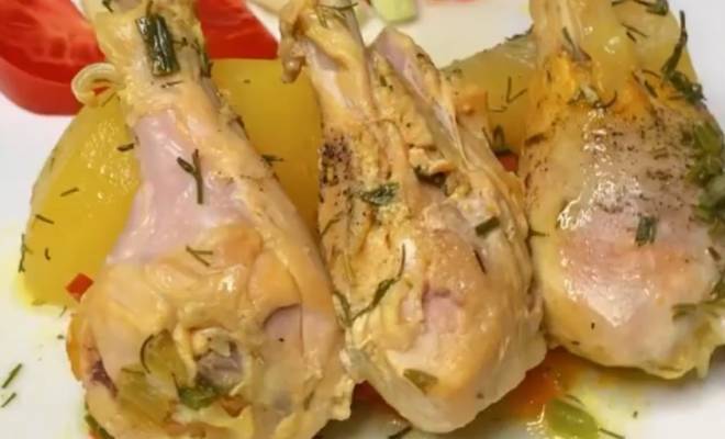 Тушеная картошка с курицей и овощами в сковороде рецепт