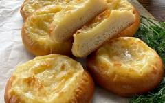 Шаньги с картошкой и сыром со сметаной в духовке из дрожжевого теста