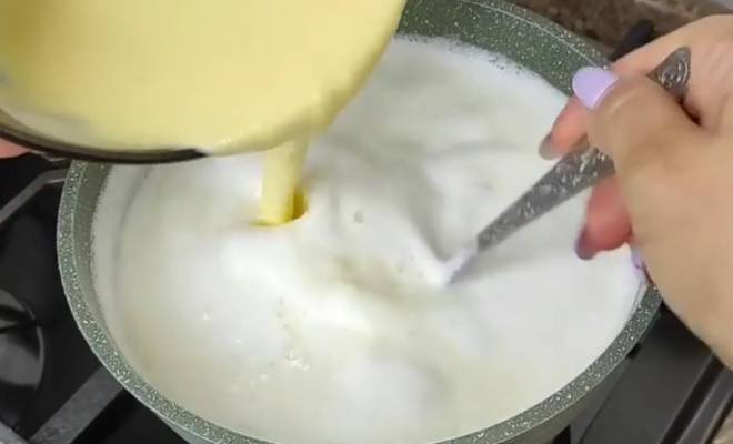 Домашний сыр из молока и сметаны (с яйцами)