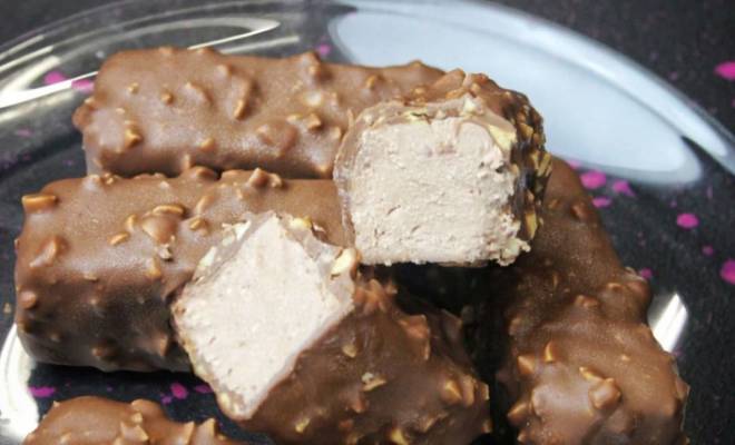 Домашние творожные сырки в шоколаде с орехами