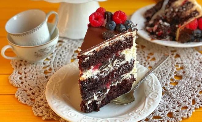 Шоколадный торт с орео и малиной рецепт