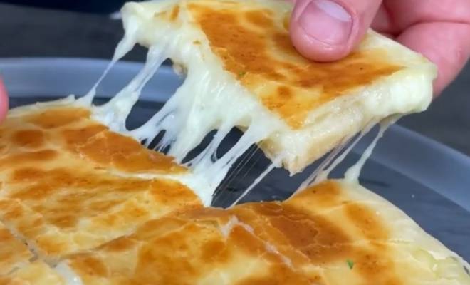 Вариант 1: Лепешки с сыром на сковороде – классический рецепт