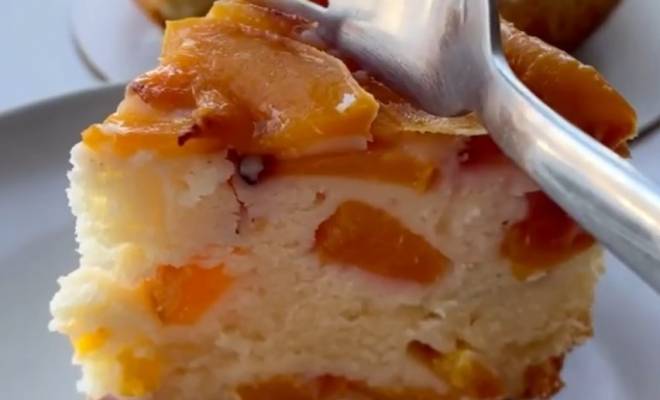 Пирог Шарлотка с персиками свежими на йогурте в духовке рецепт