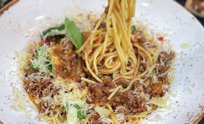 Спагетти с фаршем с соусом болоньезе классическим рецепт