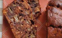 Медовый кекс с грушей шоколадом и орехами в духовке