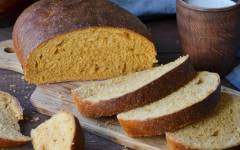 Томатный хлеб с мукой пшенично на дрожжах в духовке