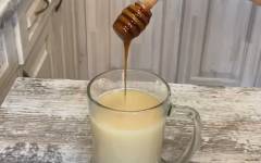 Дынное молоко из семечек дыни и меда