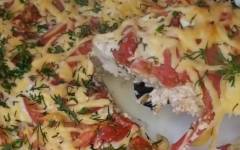 Куриная запеканка с помидорами, грибами и сыром в духовке
