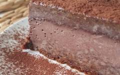 Десерт шоколадный с ромом и овсяным печеньем на молоке