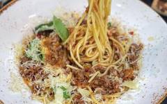 Спагетти с фаршем с соусом болоньезе классическим
