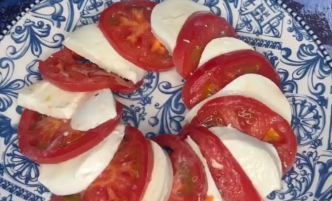 Салат Капрезе: классический рецепт легкой итальянской закуски: пошаговый рецепт c фото