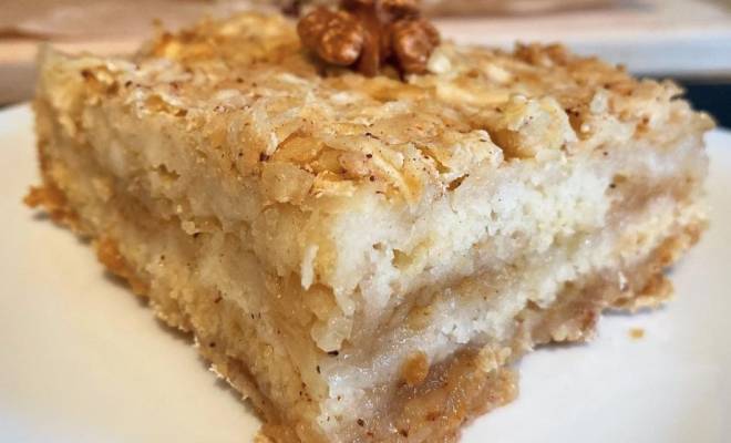 Болгарский насыпной яблочный пирог с манкой рецепт