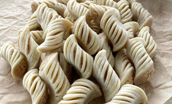 Марокканское печенье из тонкого песочного теста с арахисом рецепт