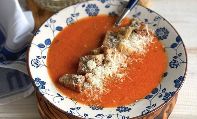 Томатный суп со сливками, луком и чесноком рецепт