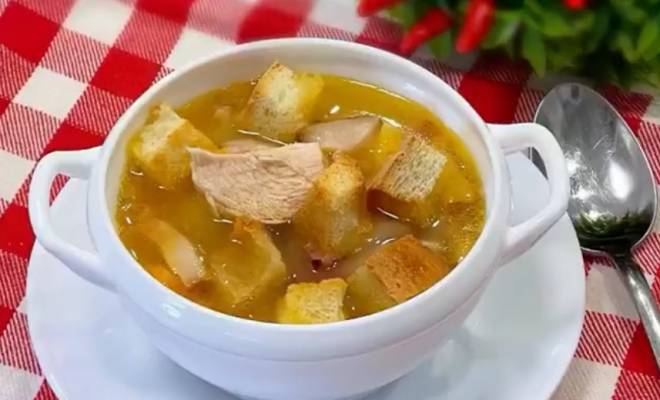 Гороховый суп с чесночными тостами