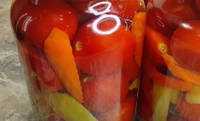Маринованные помидоры с перцем, морковью и чесноком рецепт