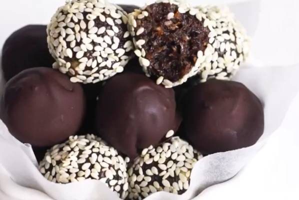 Полезные конфеты с черносливом, орехами и шоколадом рецепт