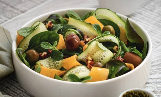 Салат из тыквы, оливок и огурцов рецепт