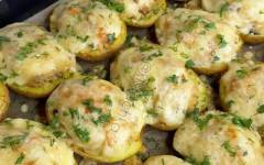 Запеченные картофельные лодочки с курицей, грибами и сыром