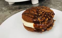 Мега-шоколадное печенье брауни с кремом