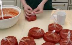 Заготовка из помидор и перца в морозилке на зиму