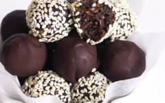 Полезные конфеты с черносливом, орехами и шоколадом