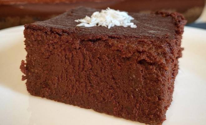 Шоколадный пирог к чаю за копейки – нежный, вкусный и быстрый: самый простой рецепт