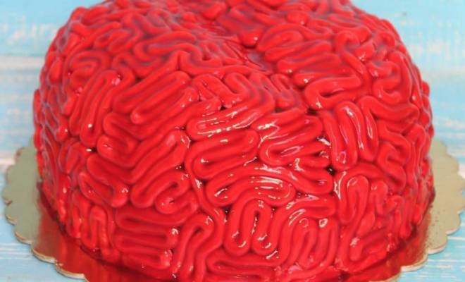 Красный Бархат с вишней торт в виде мозга на Хэллоуин рецепт