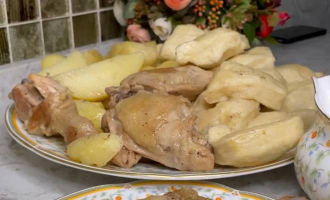 Курица с картошкой и тестом на сковороде рецепт