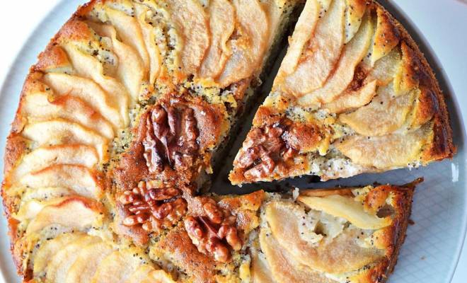 Пряный пирог с грушами, маком, орехами и кардамоном рецепт