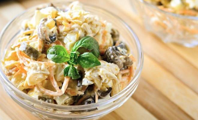 Салат с отварным языком, грибами, сыром, огурцами и морковкой рецепт