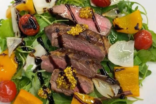 Тёплый салат с говядиной и овощами рецепт