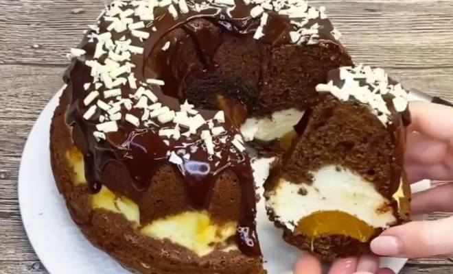 Шоколадный кекс с творожной начинкой и абрикосами рецепт
