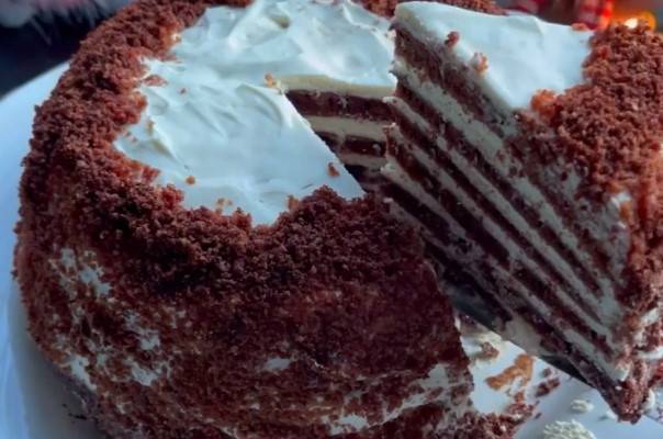 Шоколадный торт на сковороде с творожным кремом рецепт