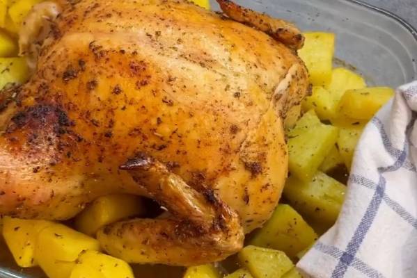 Сочная курица с картошкой в духовке рецепт
