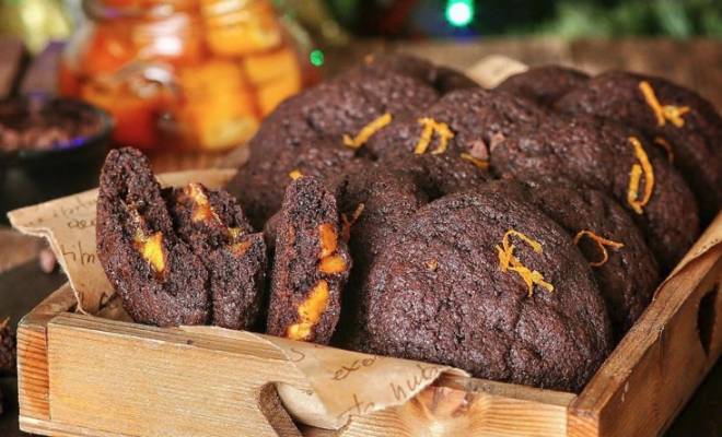 Шоколадное печенье с манго и апельсинами рецепт
